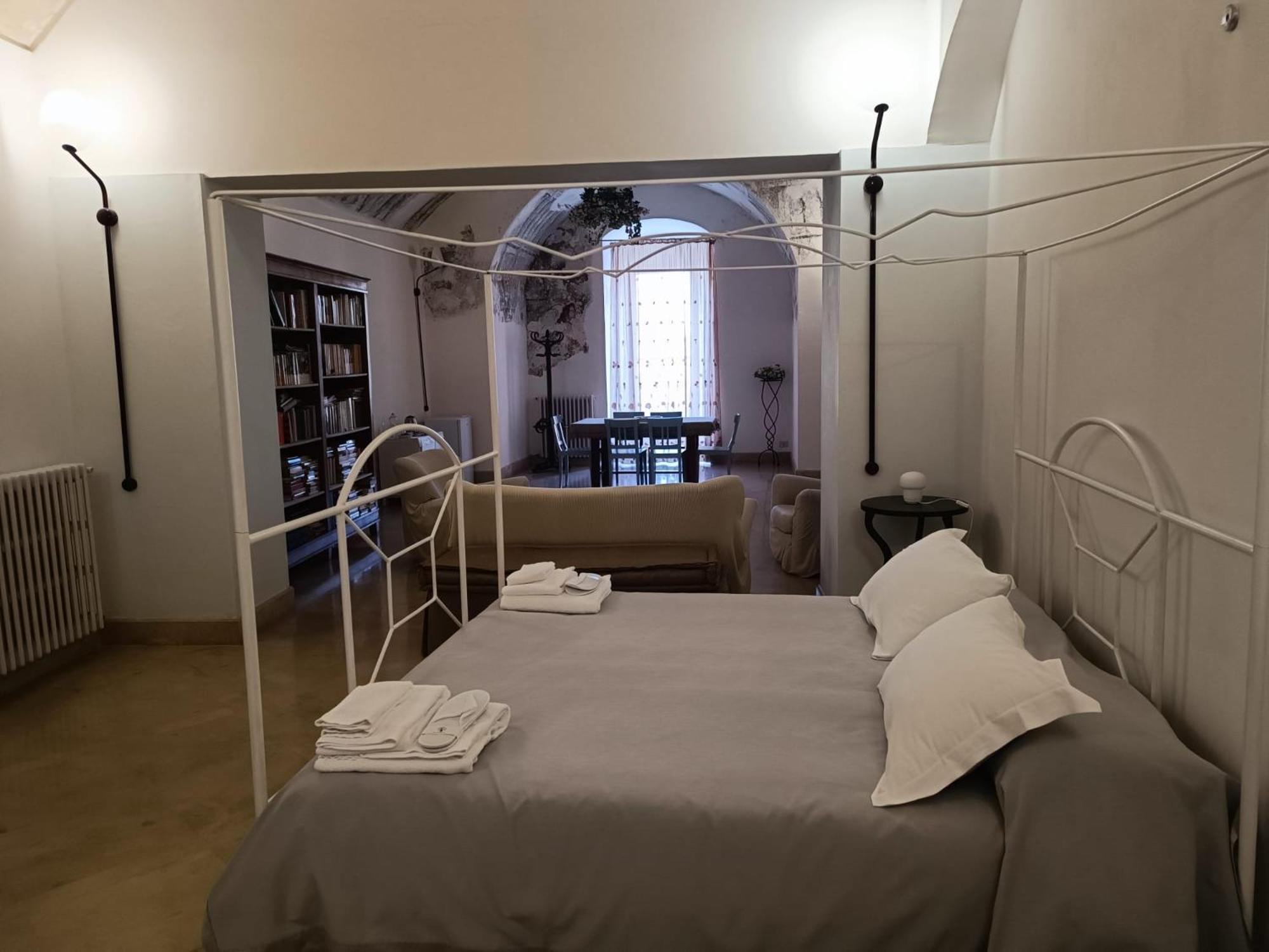 Palazzo Bernardini Bed & Breakfast